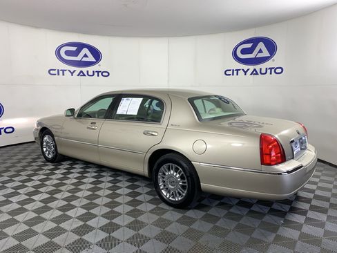 Used 2009 Lincoln Town Car Signature L image 5