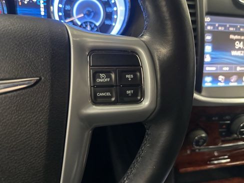 Used 2014 Chrysler 300 image 25