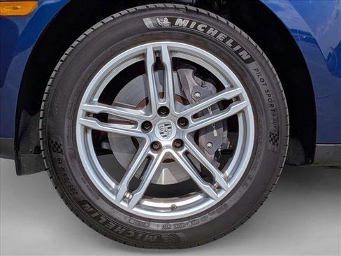 Used 2025 Porsche Macan image 29