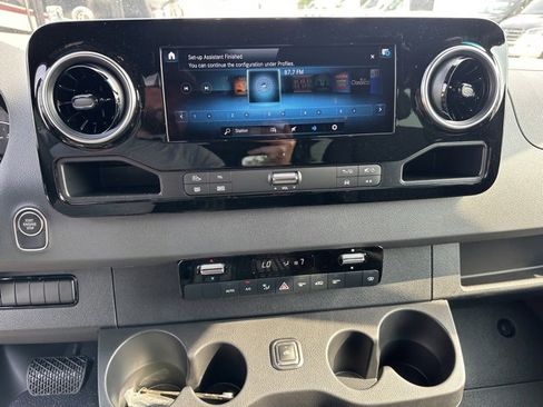 Used 2023 Mercedes-Benz Sprinter 2500 image 11