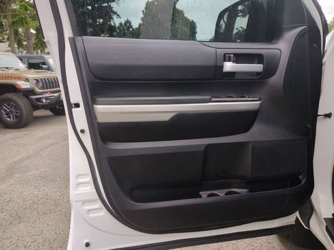 Used 2017 Toyota Tundra SR5 AWD/4WD image 11
