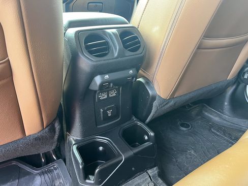 Used 2023 Jeep Gladiator Overland w/ LED Lighting Group AWD/4WD image 25