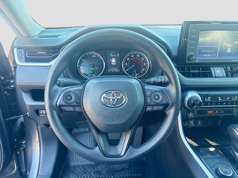 Used 2022 Toyota RAV4 XLE image 22