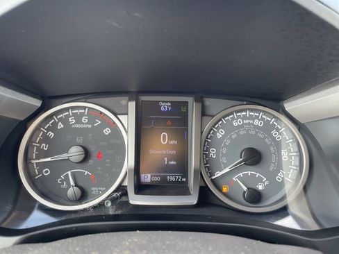 Certified 2021 Toyota Tacoma SR5 AWD/4WD image 16
