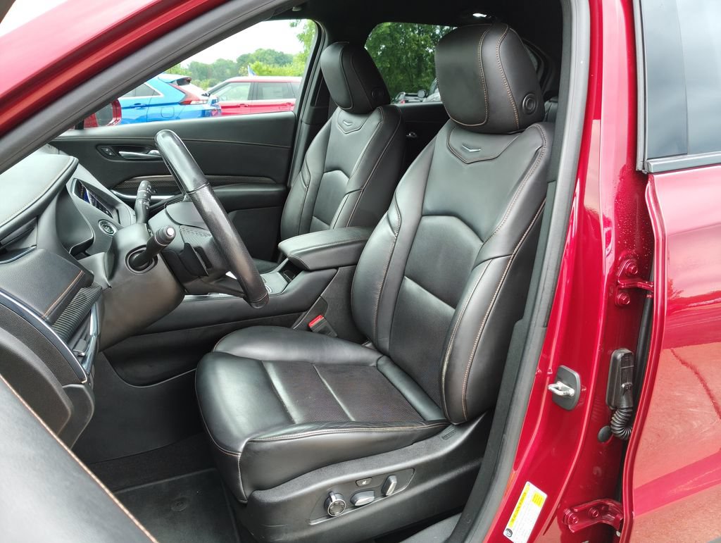 Used 2019 Cadillac XT4 Sport AWD/4WD image 2
