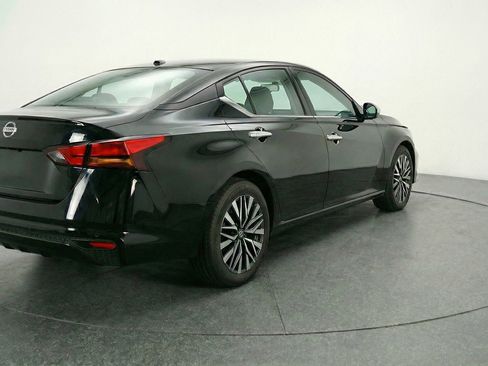 Used 2025 Nissan Altima 2.5 SV image 9