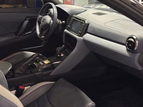 Used 2020 Nissan GT-R Premium AWD/4WD image 23