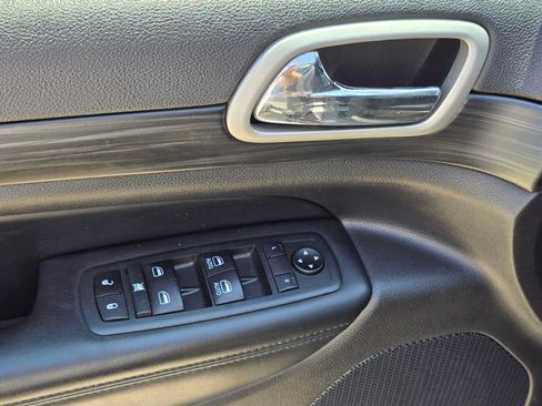 Used 2020 Jeep Grand Cherokee Altitude RWD image 23