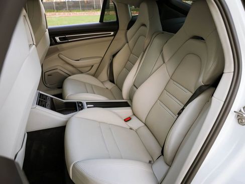 Used 2019 Porsche Panamera GTS w/ Premium Package Plus image 33