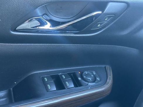 Used 2017 GMC Acadia SLE image 24