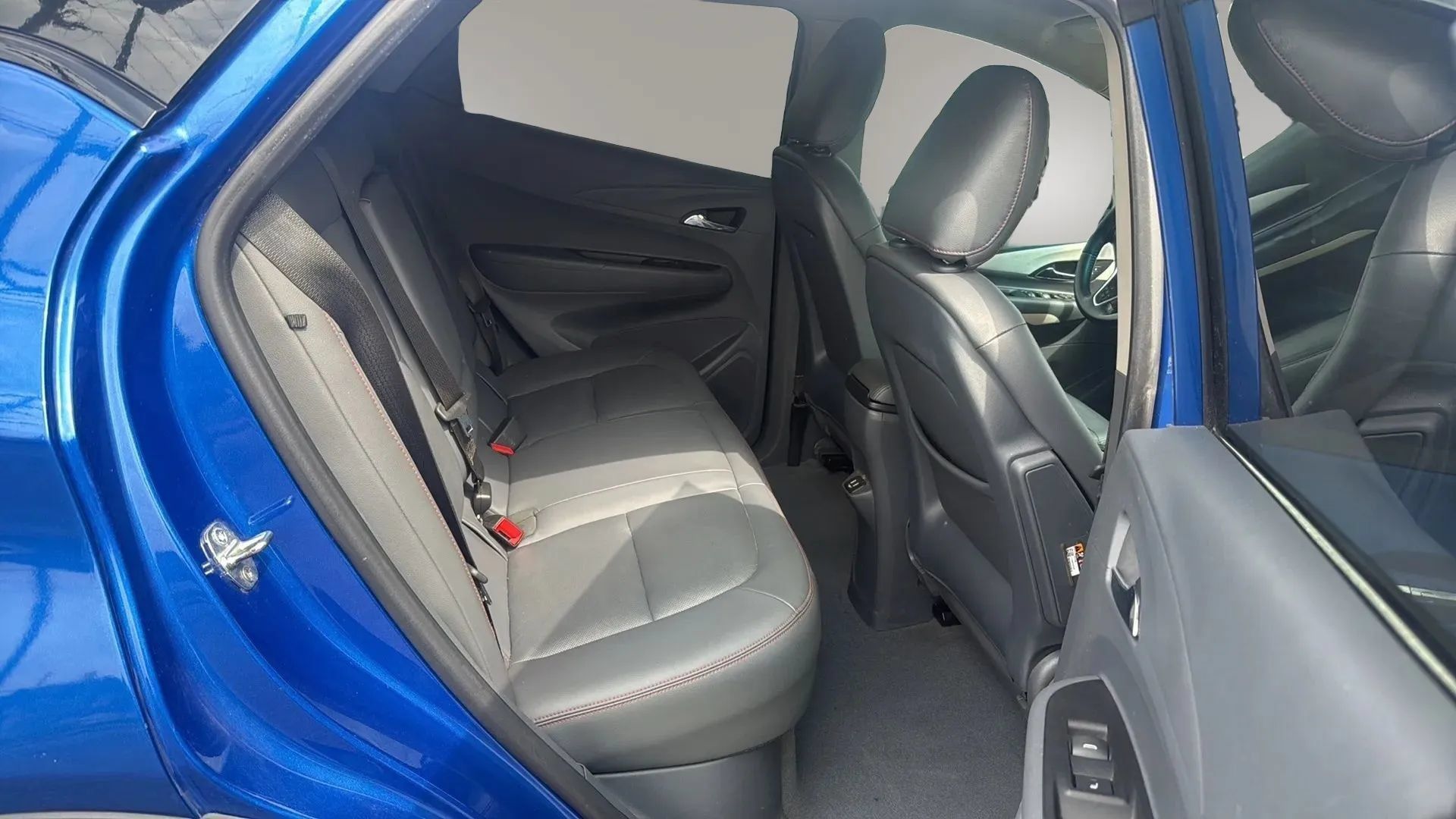 Used 2020 Chevrolet Bolt Premier w/ Infotainment Package FWD image 7