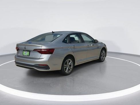 Used 2024 Volkswagen Jetta SE FWD image 9