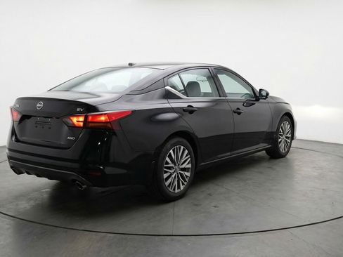 Used 2025 Nissan Altima 2.5 SV FWD image 9