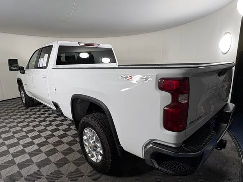 Used 2024 Chevrolet Silverado 3500 LT AWD/4WD image 3