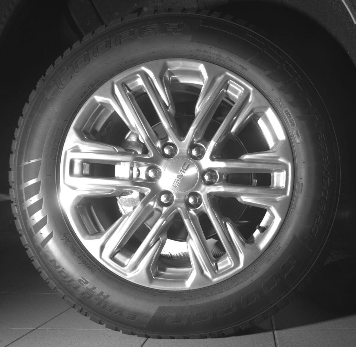 Used 2023 GMC Yukon SLT RWD image 11