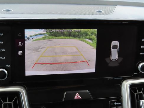 Certified 2022 Kia Sorento S w/ Panoramic Sunroof Package AWD/4WD image 8