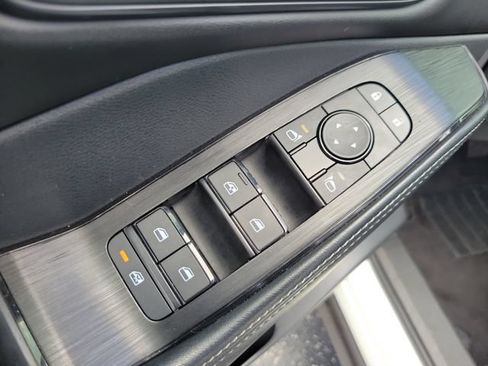 Used 2023 Nissan Rogue SV w/ SV Premium B Package FWD image 19