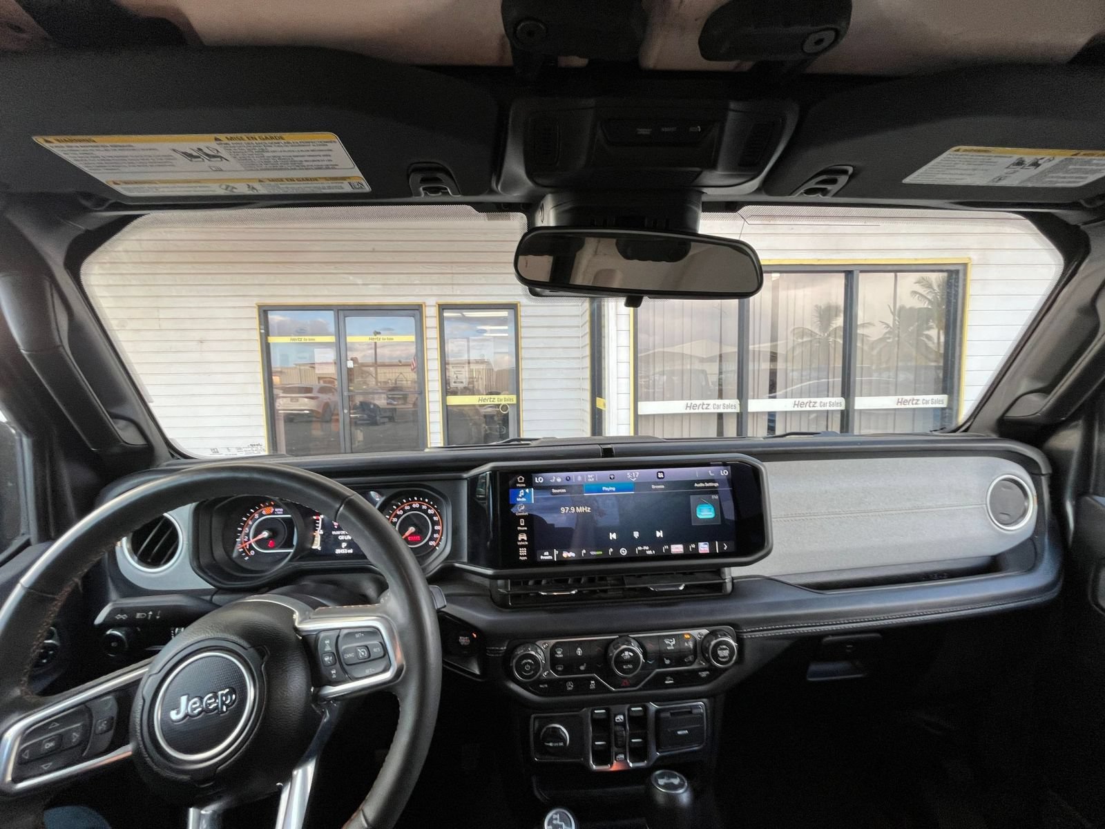 Used 2025 Jeep Wrangler Unlimited Sahara AWD/4WD image 31