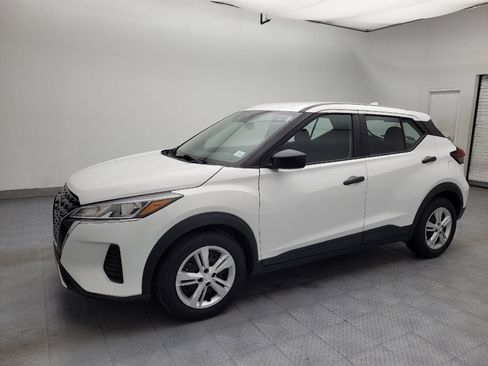 Used 2021 Nissan Kicks S image 2