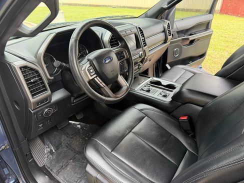 Used 2019 Ford Expedition Max XLT w/ Equipment Group 202A AWD/4WD image 16