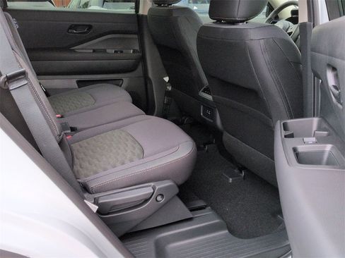 New 2025 Nissan Pathfinder SV image 18