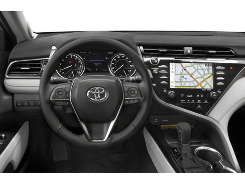 Used 2020 Toyota Camry XLE FWD image 5