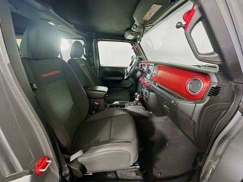 Used 2018 Jeep Wrangler Unlimited Rubicon w/ Dual Top Group image 27