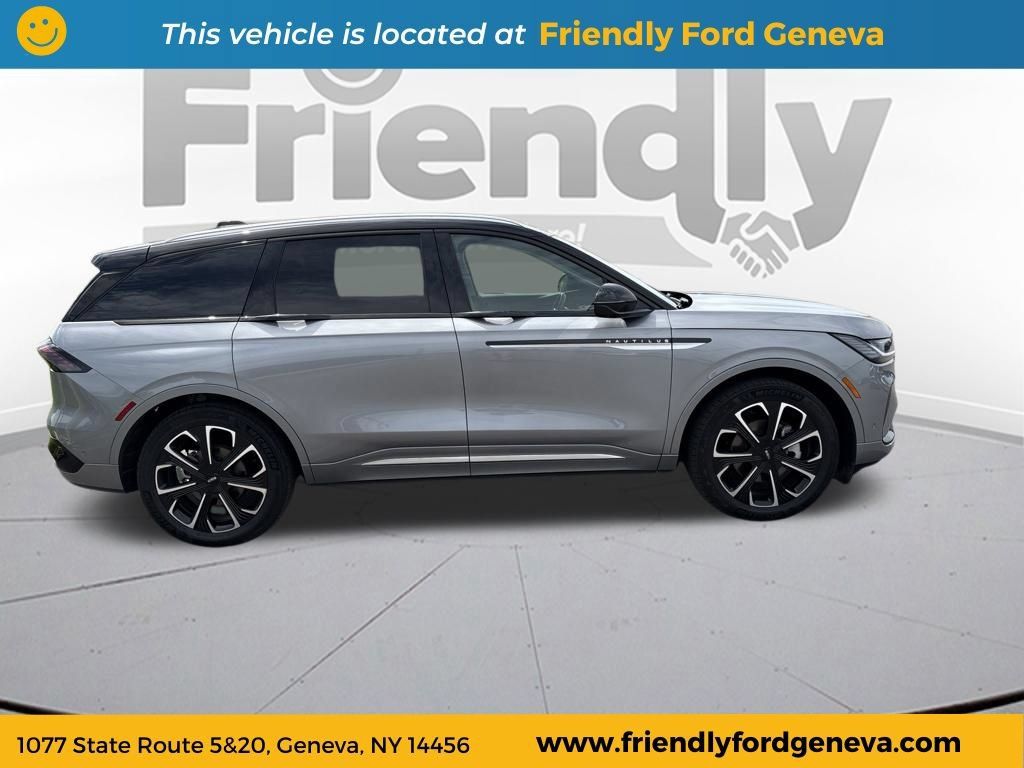 Used 2024 Lincoln Nautilus Reserve w/ Equipment Group 202A AWD/4WD image 7