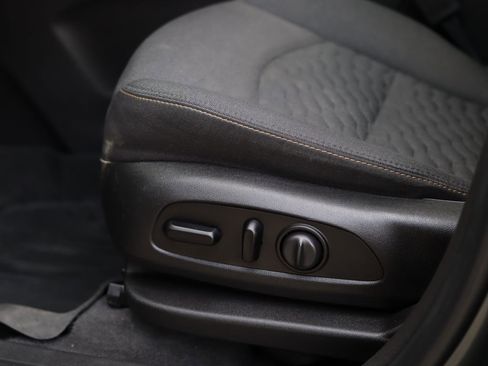 Used 2020 Chevrolet Equinox LT FWD image 19