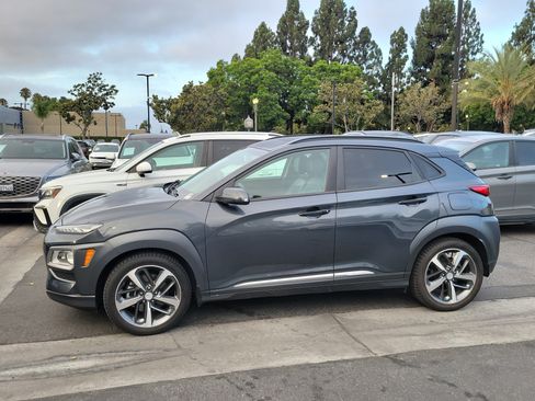 Used 2020 Hyundai Kona Limited FWD image 2