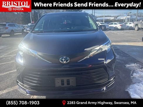 Used 2025 Toyota Sienna XLE image 16