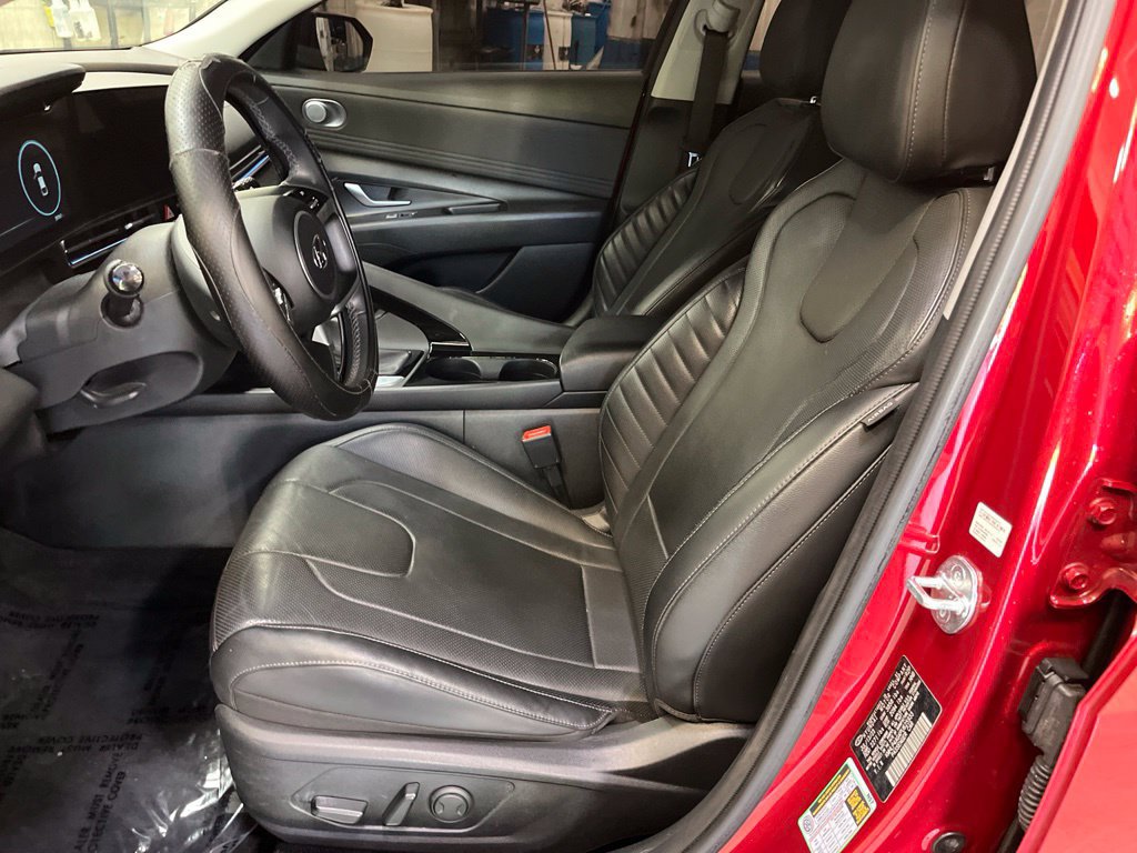 Used 2023 Hyundai Elantra Limited FWD image 17
