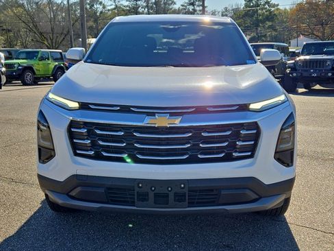 Used 2025 Chevrolet Equinox LT image 2