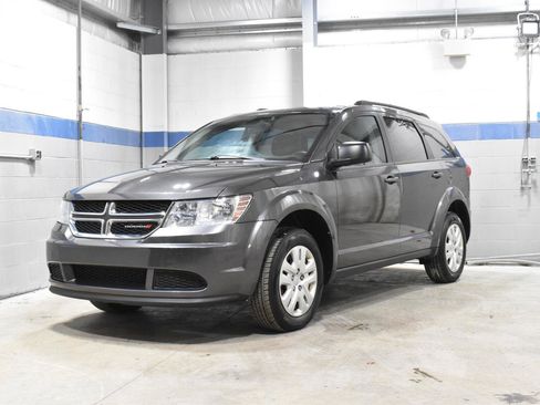Used 2018 Dodge Journey SE w/ Popular Equipment Group image 2