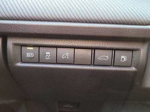 Used 2025 Toyota Camry SE image 28