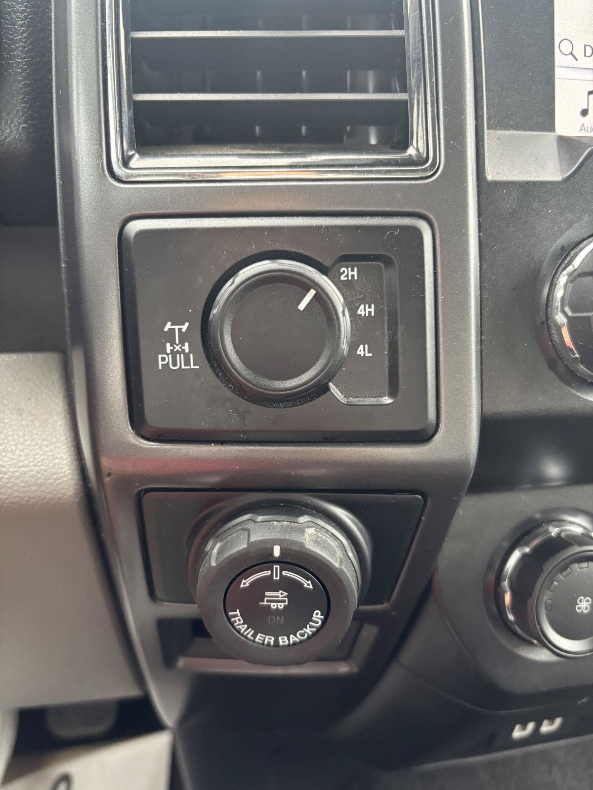 Used 2019 Ford F150 XLT w/ Equipment Group 302A Luxury AWD/4WD image 9