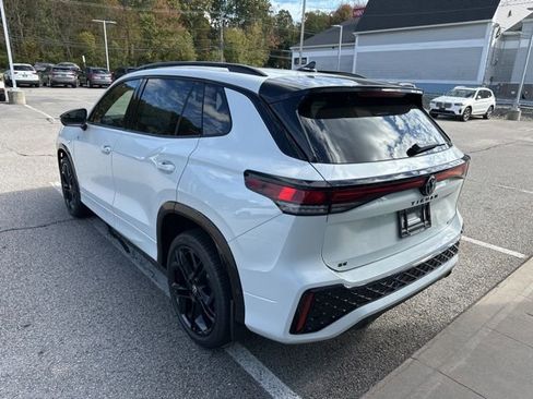 New 2025 Volkswagen Tiguan SE R-Line image 5