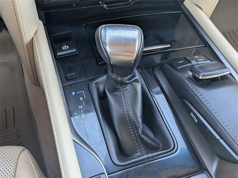 Used 2018 Lexus LX 570 4WD image 20