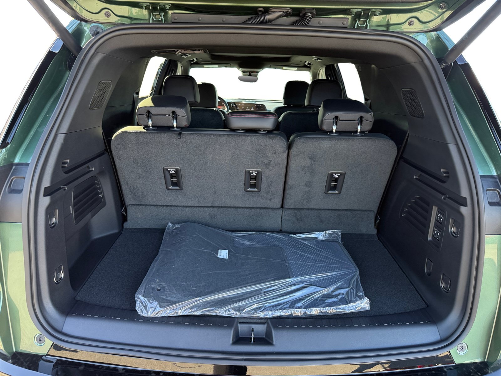 New 2027 Chevrolet Traverse RS AWD/4WD image 17