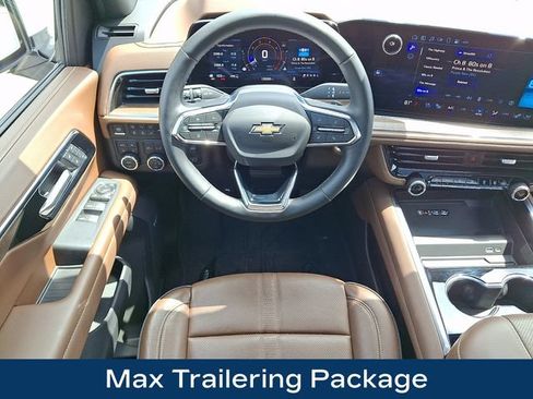 Used 2025 Chevrolet Suburban High Country AWD/4WD image 3