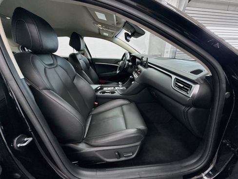 Used 2025 Genesis G70 2.5T RWD image 32