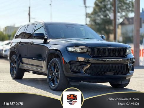 Used 2023 Jeep Grand Cherokee Altitude AWD/4WD image 1