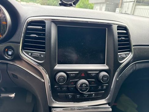 Used 2018 Jeep Grand Cherokee Limited w/ Trailer Tow Group IV AWD/4WD image 18