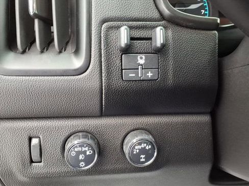 Used 2021 Chevrolet Colorado LT w/ LT Convenience Package image 18