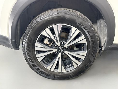 Used 2023 Nissan Rogue SV FWD image 33