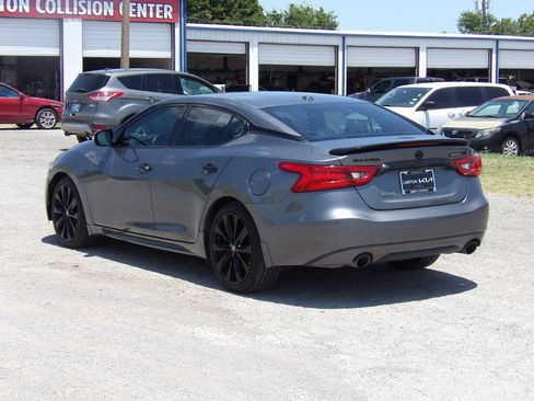 Used 2018 Nissan Maxima SR w/ Midnight Edition FWD image 8