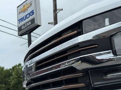 Used 2020 Chevrolet Silverado 1500 High Country w/ Technology Package AWD/4WD image 12