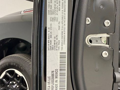 Used 2025 RAM 2500 Laramie AWD/4WD image 19