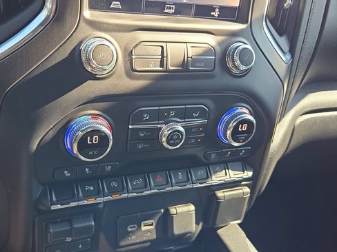Certified 2021 GMC Sierra 1500 AT4 w/ AT4 Value Package AWD/4WD image 17
