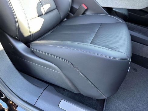 New 2025 Cadillac Optiq Luxury 2 image 9